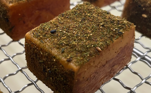 スモークチーズ-燻製2段仕込み-（山椒味）