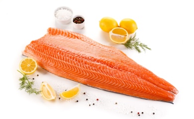 燻製しているサーモンの種類について